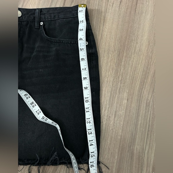 Faded black denim mini skirt with distressed hem - Picture 4 of 7